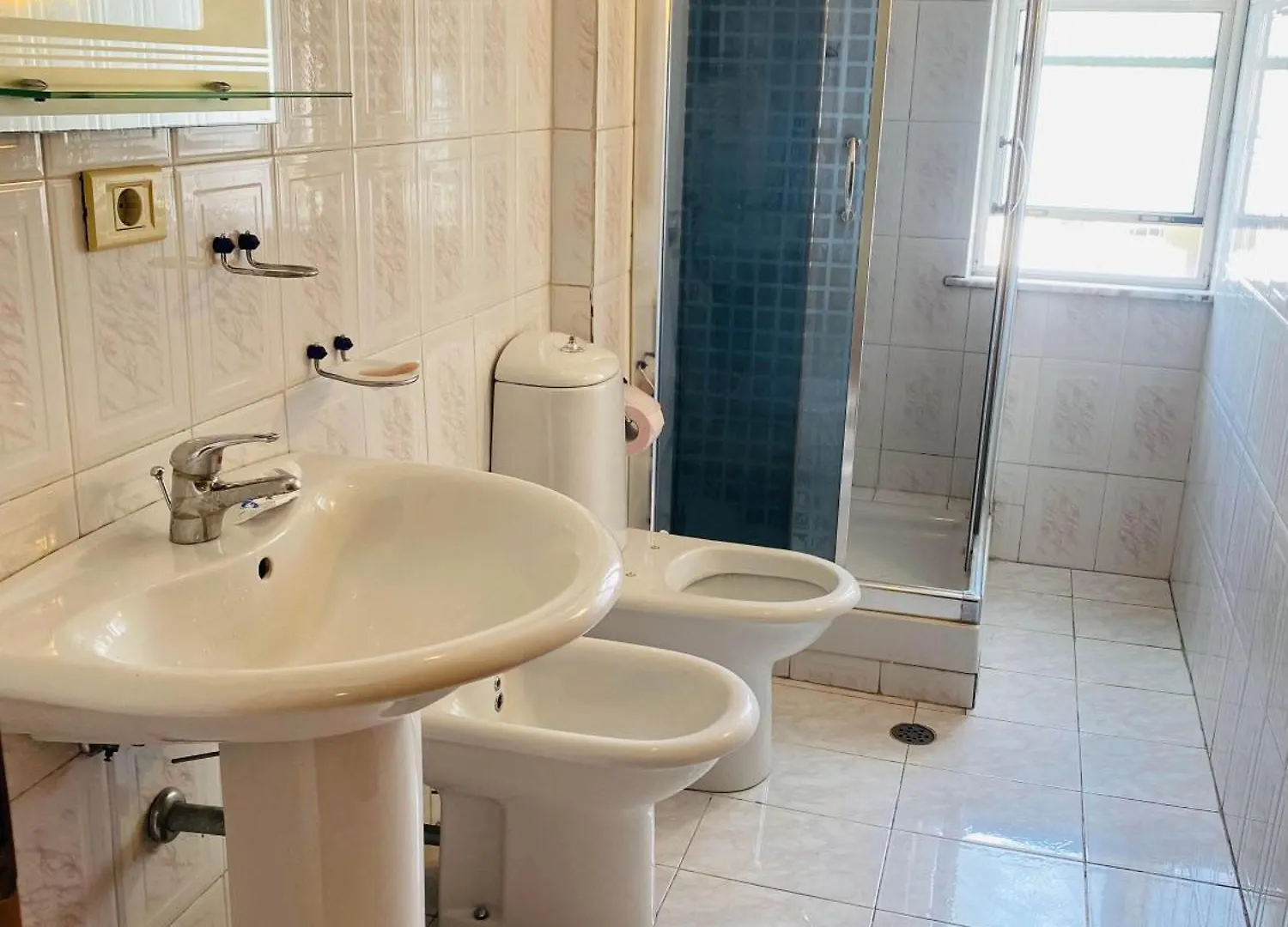 Downtown Apartment 2 Bedroom Ac Wifi 0*, Tirana